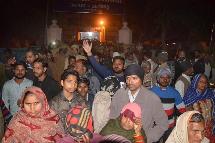 Brawl fights. the crowd stops the police station