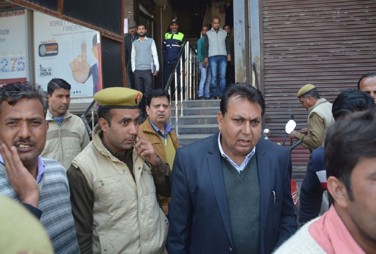 Income Tax raid at Santosh Jewellery showrooms