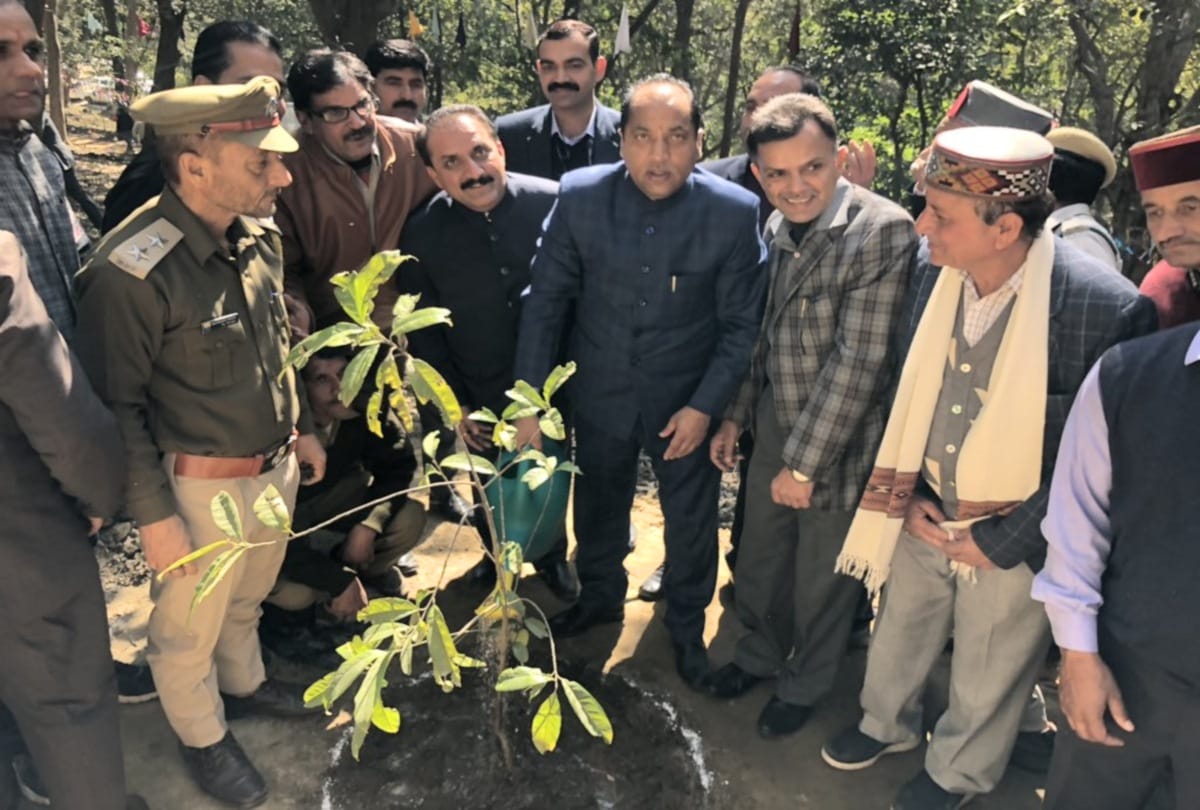 Jairam Thakur reached medical college on bike in nahan himachal