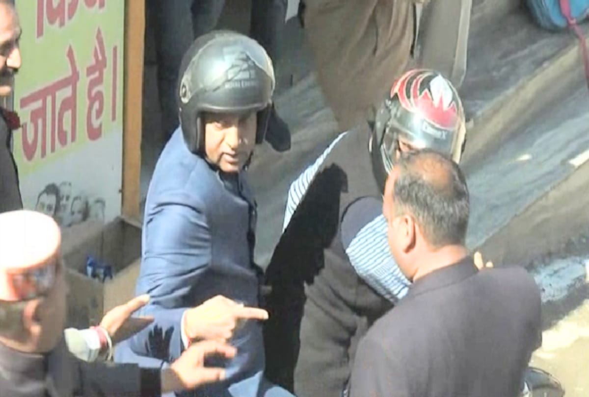 Jairam Thakur reached medical college on bike in nahan himachal
