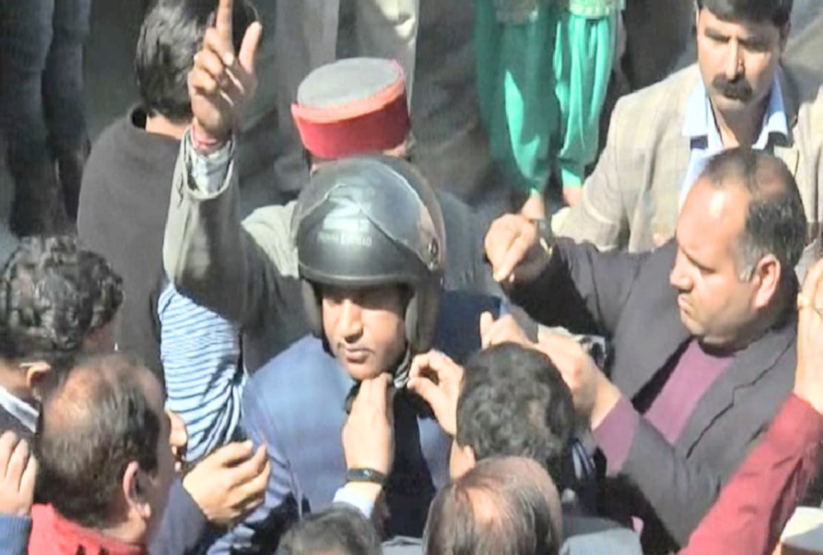 Jairam Thakur reached medical college on bike in nahan himachal
