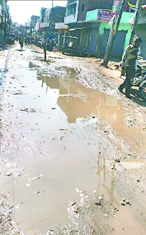 रोहली टोला में आ रहा सीवर जैसा पानी, लोग परेशान