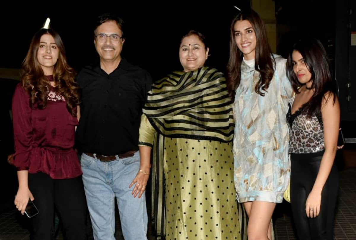 sara ali khan ananya panday again spot luka chuppi special screening