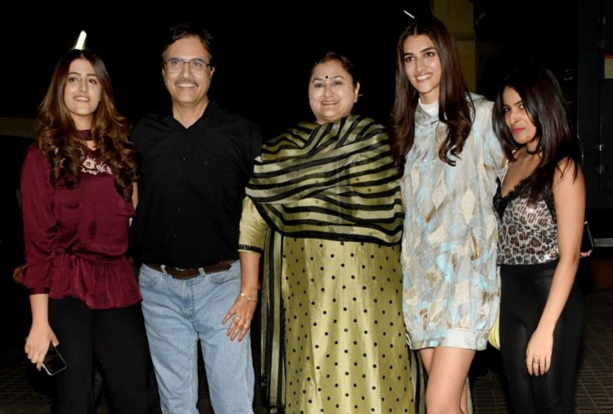 sara ali khan ananya panday again spot luka chuppi special screening