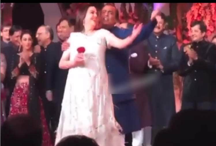 akash ambani pre wedding celebration mukesh ambani dance with nita in antakshari