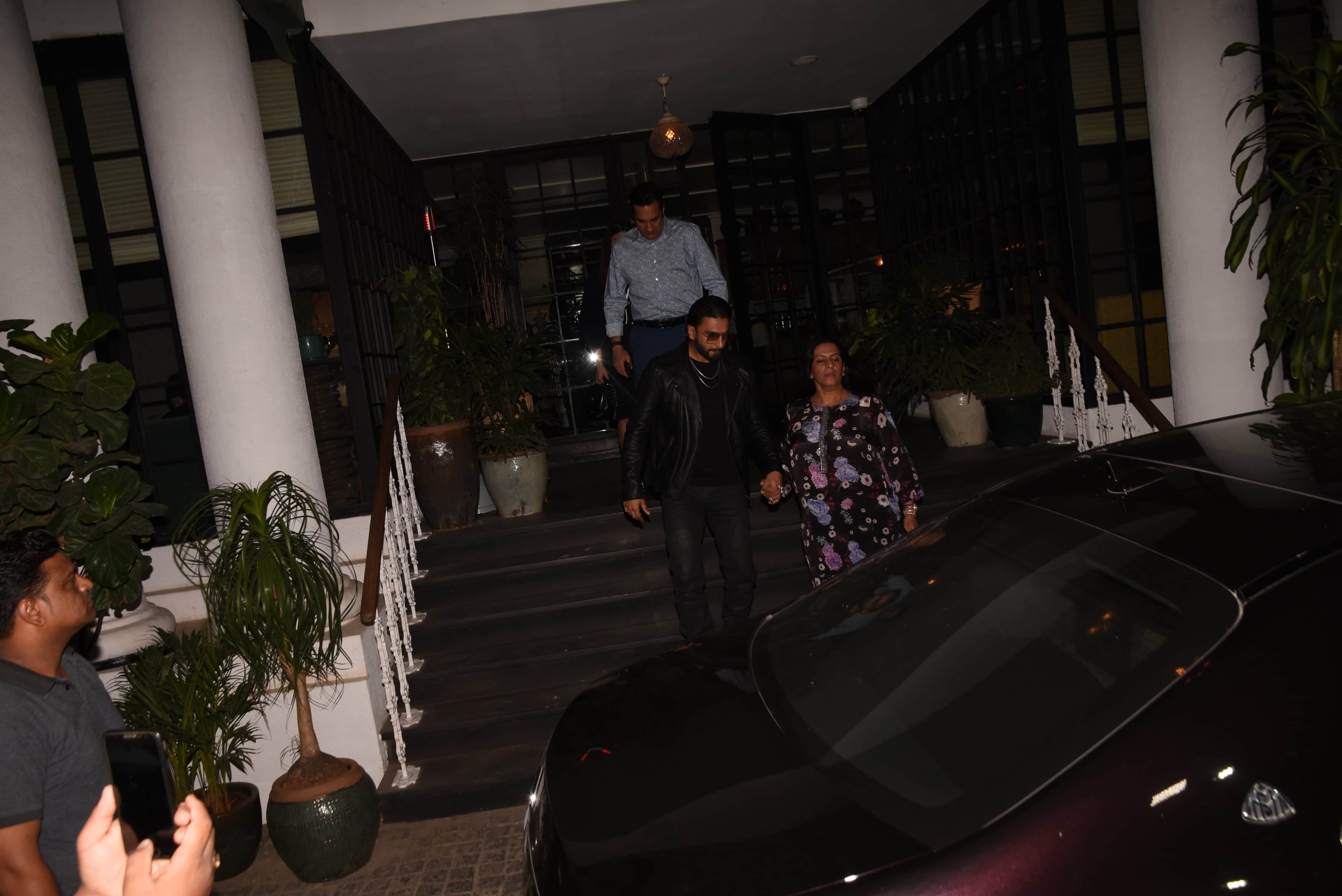 Ranveer Singh celebrate Success of Gully Boy with family
