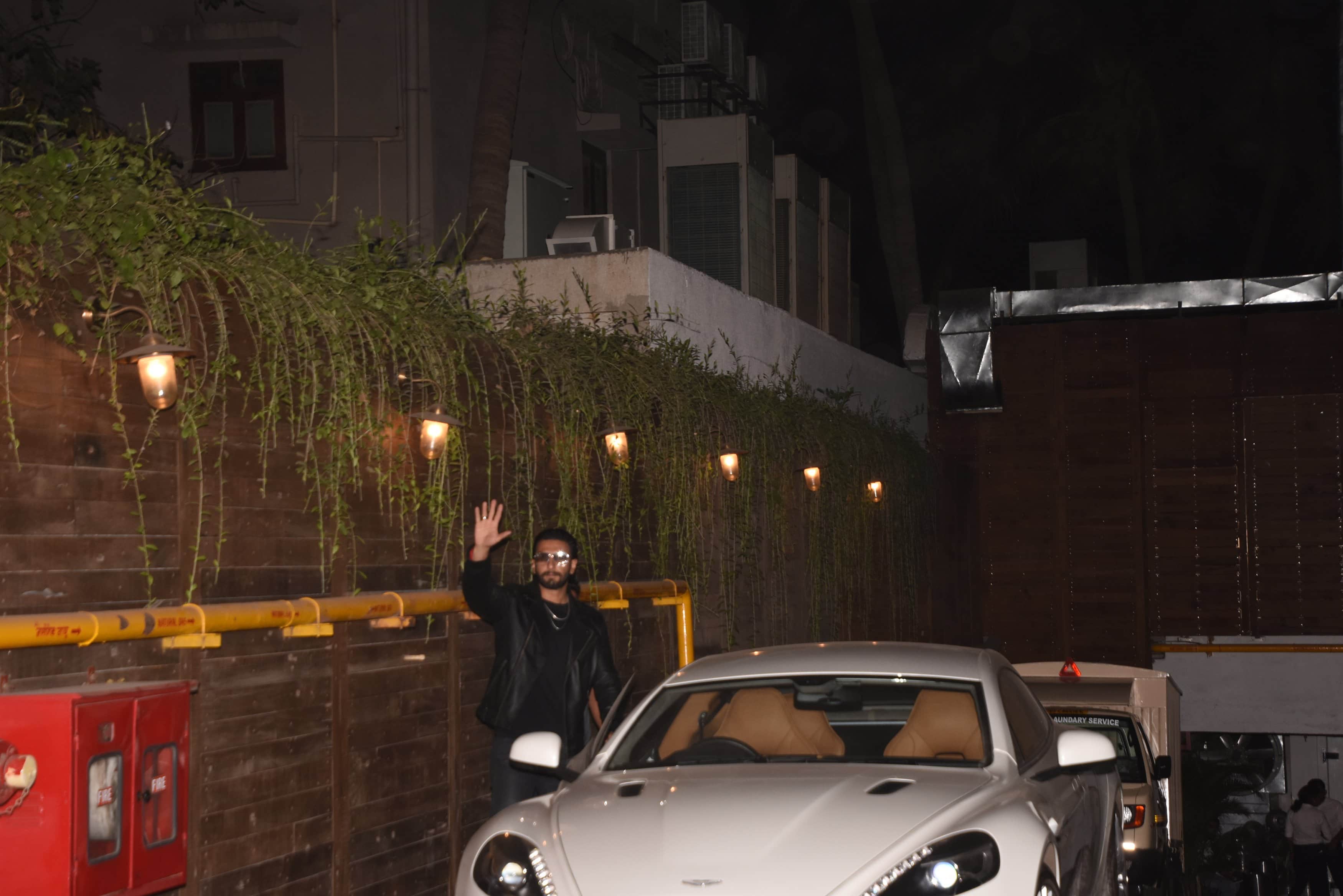 Ranveer Singh celebrate Success of Gully Boy with family