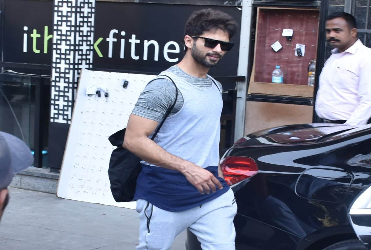 Shahid Kapoor spotted with wife Mira Rajput at outside of gym
