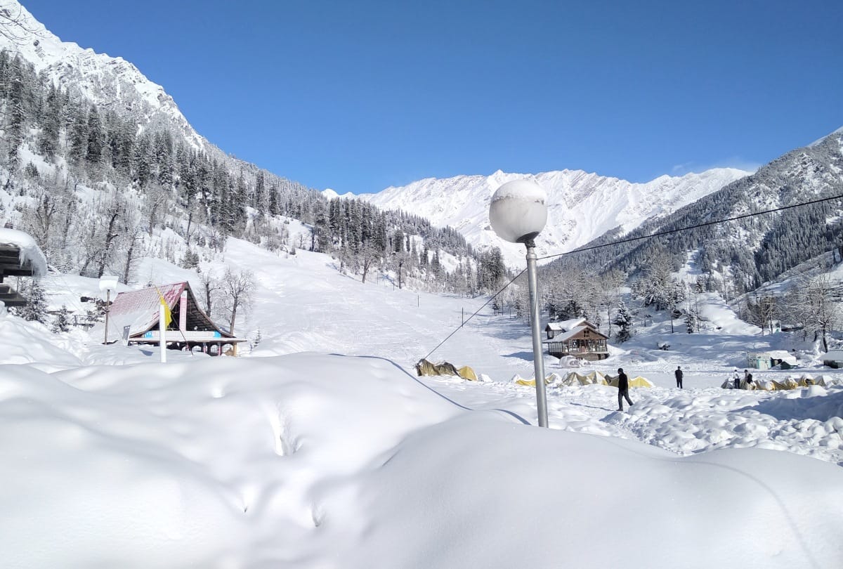 Increased sales of four by four vehicles running in snow   four by four vehicles, vehicles kullu,