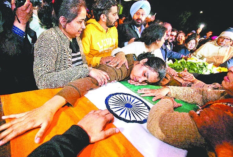 mi 17 helicopter crash, indian airforce squadron leader siddharth vashisht family photos