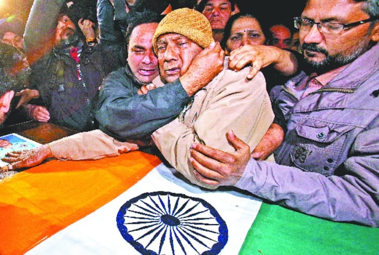 mi 17 helicopter crash, indian airforce squadron leader siddharth vashisht family photos