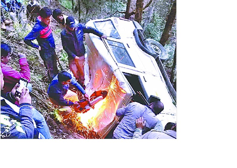 jeep driver seriously injured in road crash