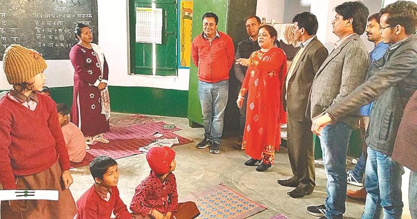 The children who gave accurate answers to the team that came from Lucknow
