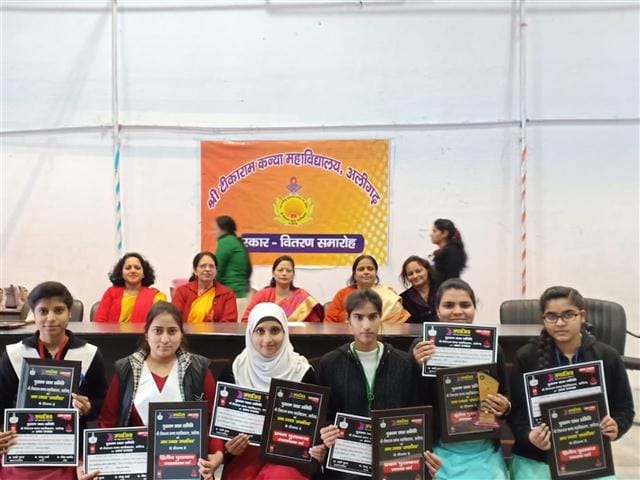 Awards to girls in TR