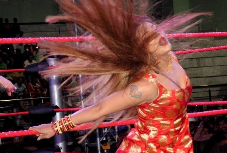 Bollywood Actress rakhi sawant ready to face rebel in Ludhiana