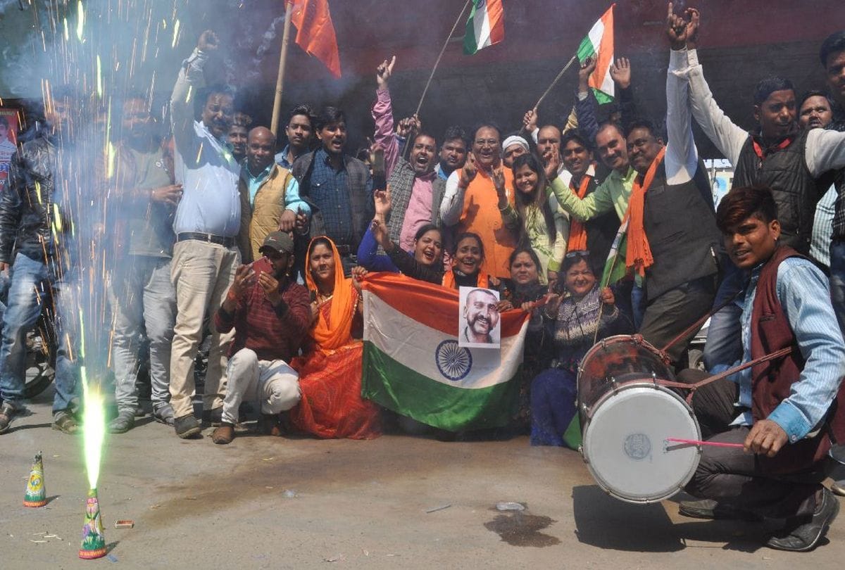 agra people celebration IAF Wing Commander Abhinandan Returns to india