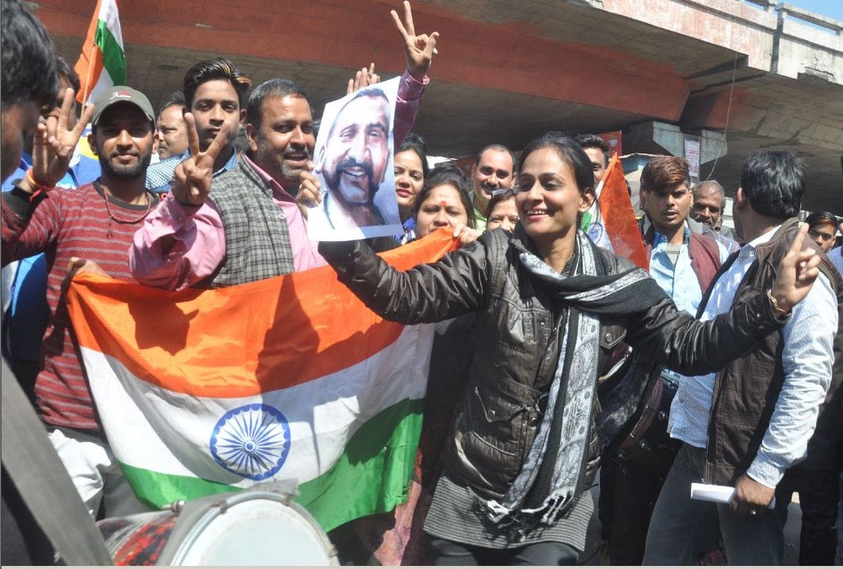 agra people celebration IAF Wing Commander Abhinandan Returns to india