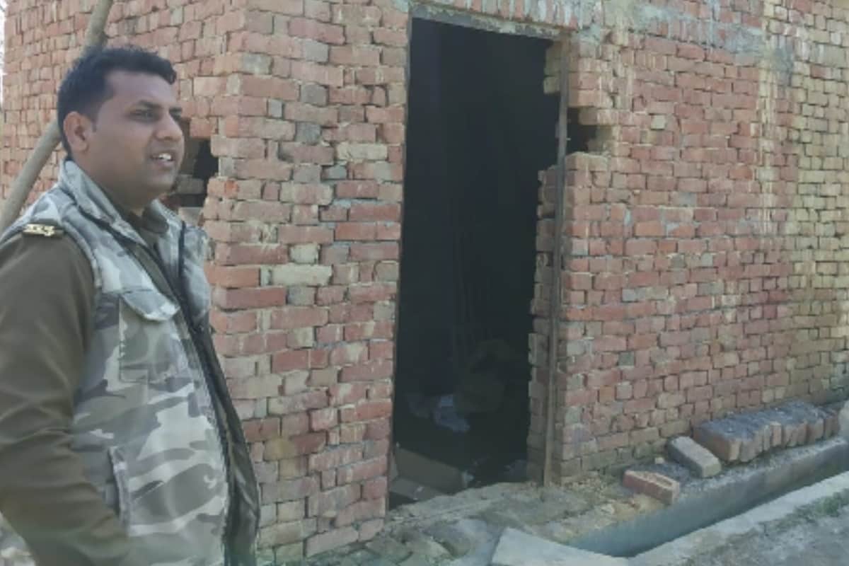 Meerut police recovered mixed liquor that was being Prepared for elections 2019