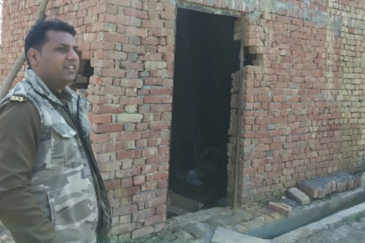 Meerut police recovered mixed liquor that was being Prepared for elections 2019
