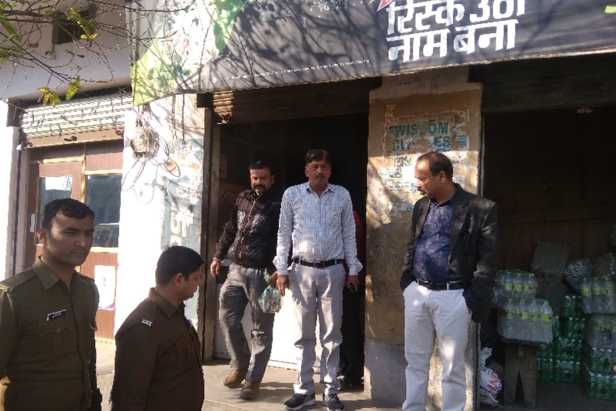 Meerut police recovered mixed liquor that was being Prepared for elections 2019