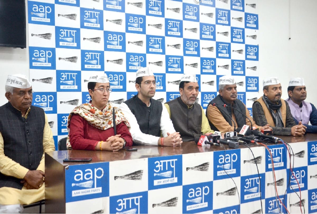 A three-member committee will prepare AAP manifesto