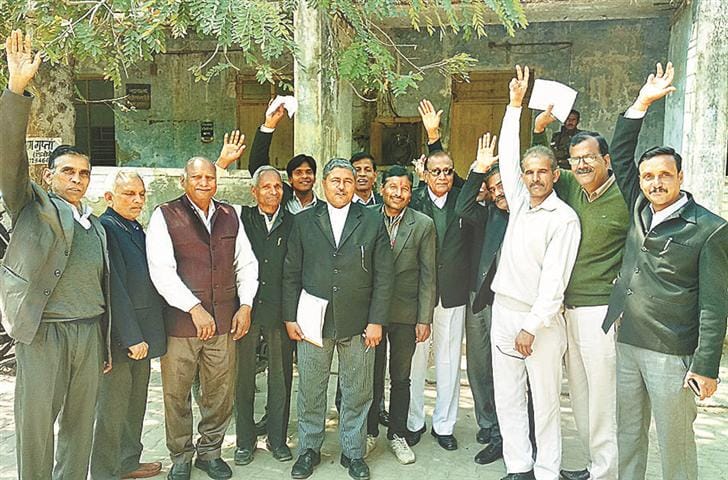 Sloganeering against advocate killing