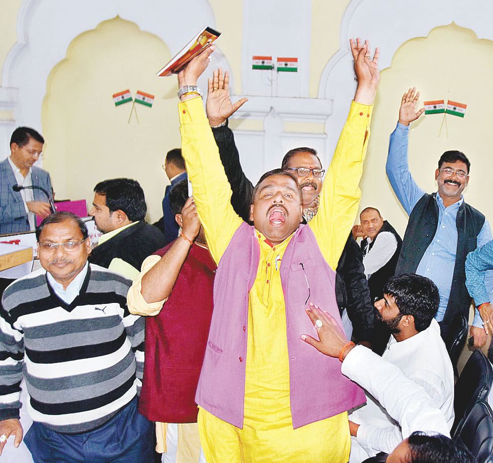 नगर निगम कार्यकारिणी चुनाव : एमएलसी बनकर डाल दिया फर्जी वोट
