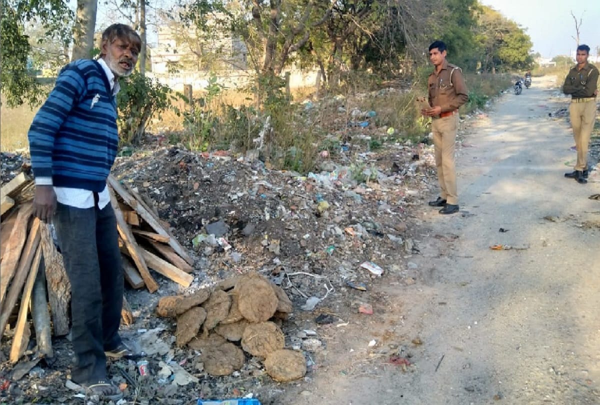 Police burns dead body on litter pile in badaun