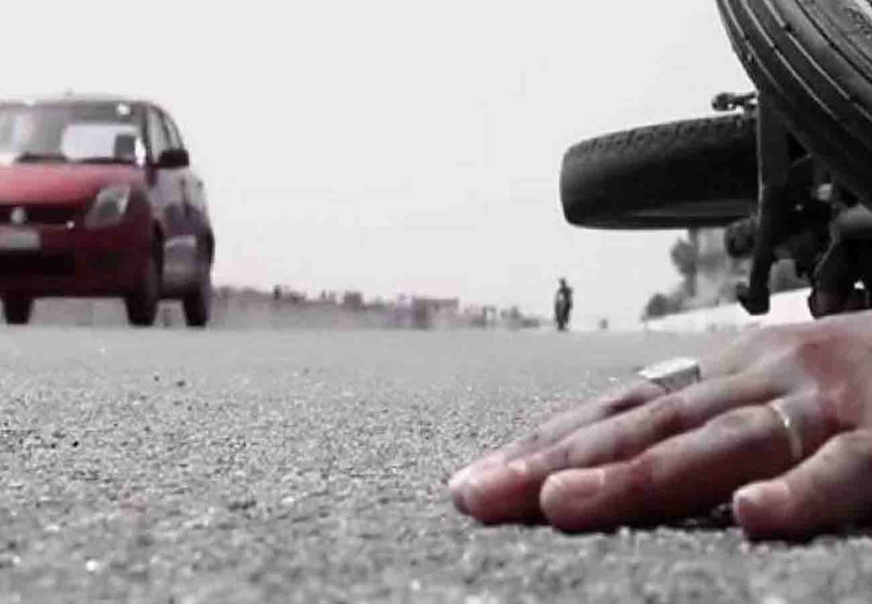 road accident in banda, two people died