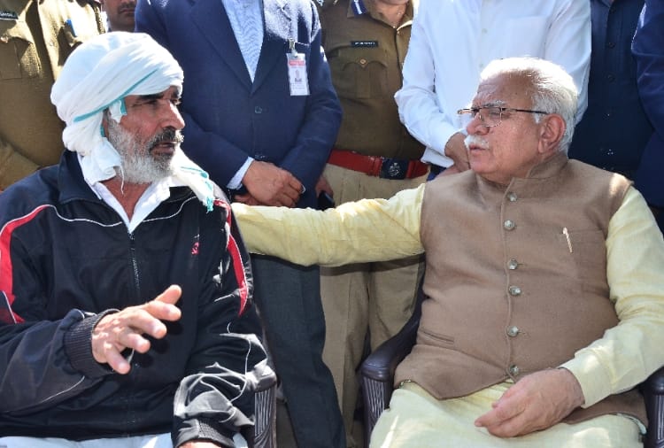 CM Manohar lal reached in shaheed vikrant's house