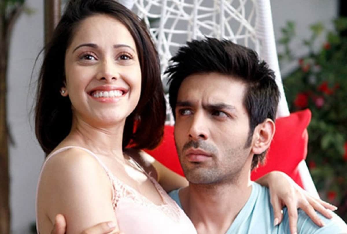 After 8 years Kartik Aaryan revealed shocking thing on mother related with on screen kissing scene