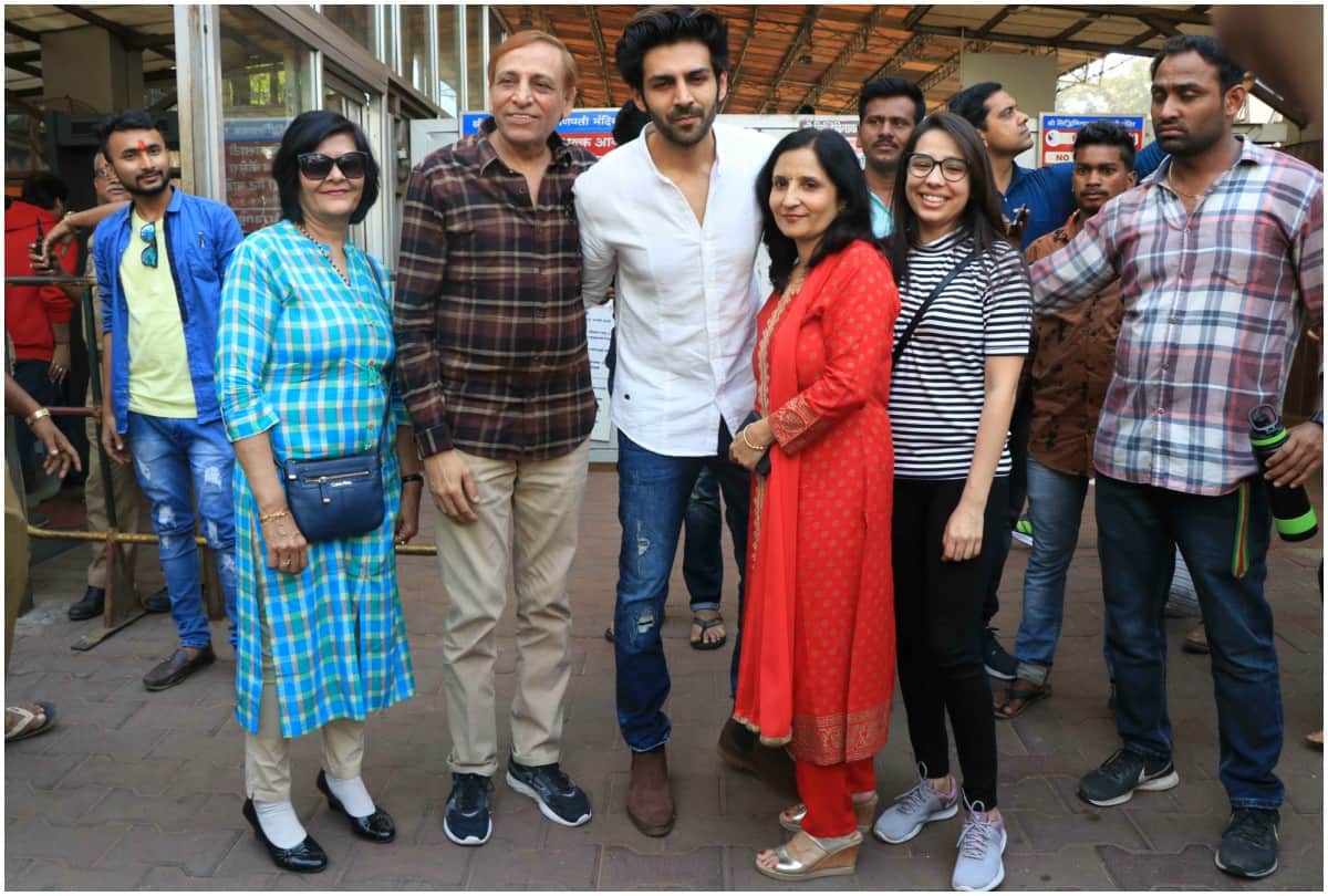 Kartik Aaryan spotted Siddhivinayak temple in Mumbai after Luka Chuppi release