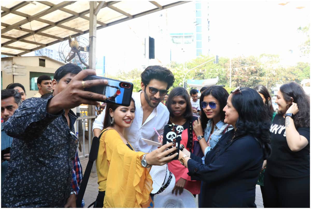 Kartik Aaryan spotted Siddhivinayak temple in Mumbai after Luka Chuppi release