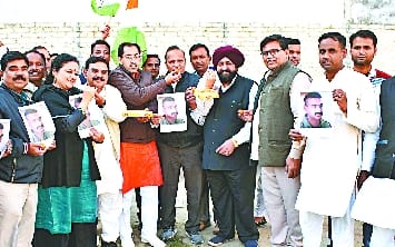 पायलट अभिनंदन की रिहाई पर कांग्रेसियों ने मनाया जश्न