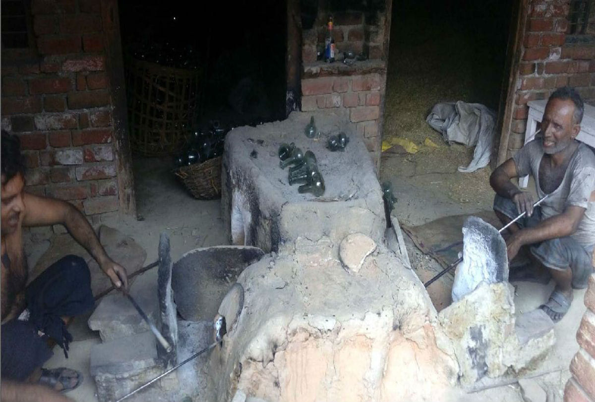 Muslim people make gangjali for kanwar in Kadarbari Village of kasganj