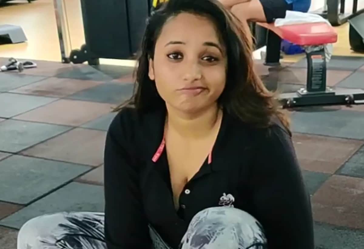 Rani Chatterjee fells down to stairs users gets Emotional