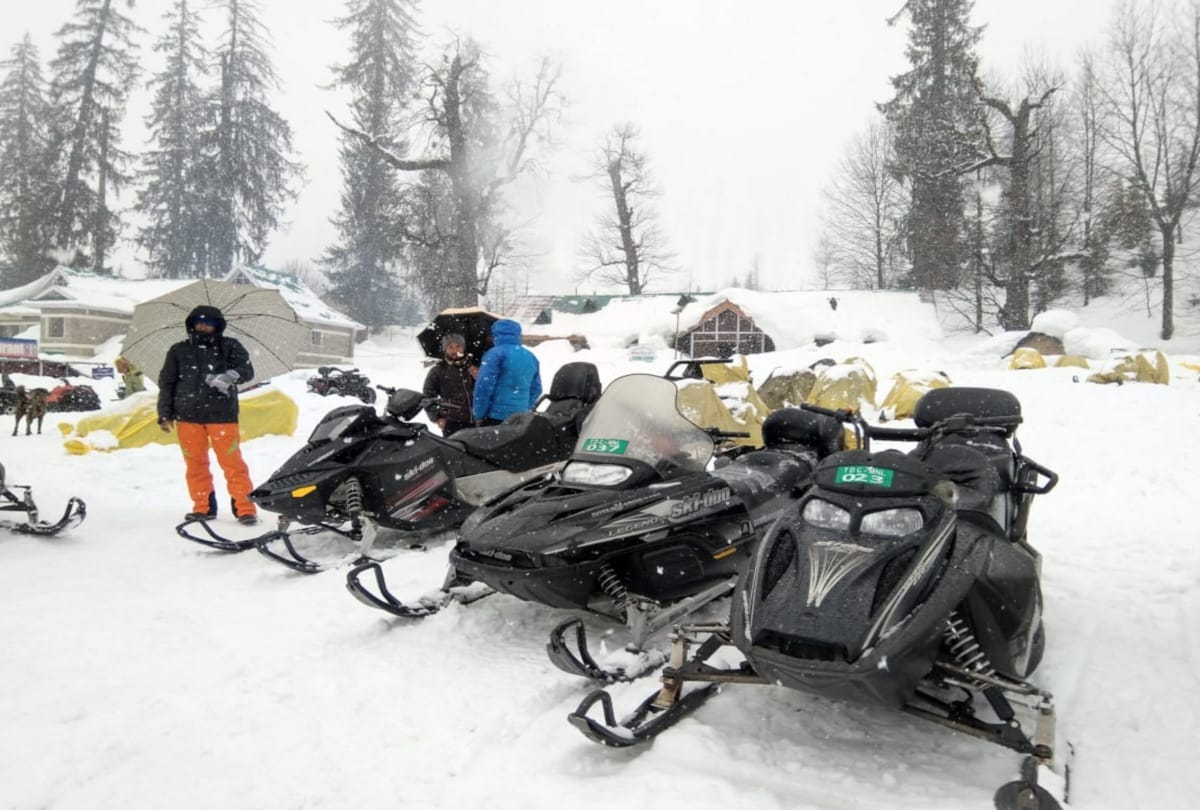 Number of tourists increased in himachal after heavy snowfall warning