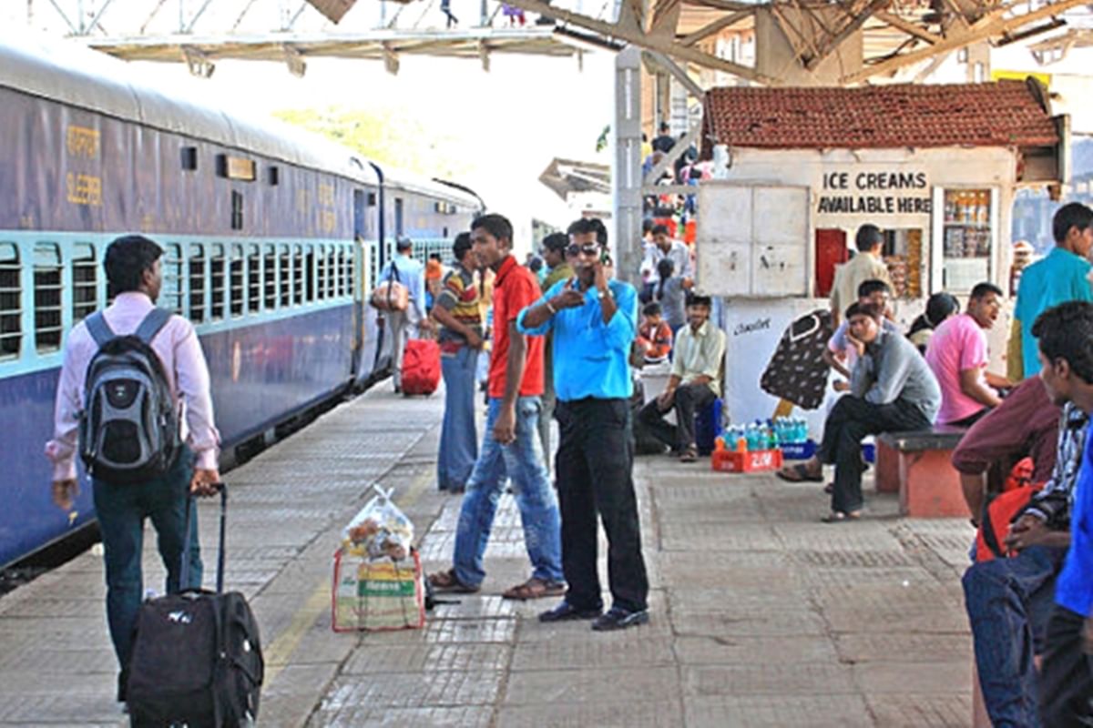 Western Railway Canceled 44 Trains Due To Heavy Passenger Shortage