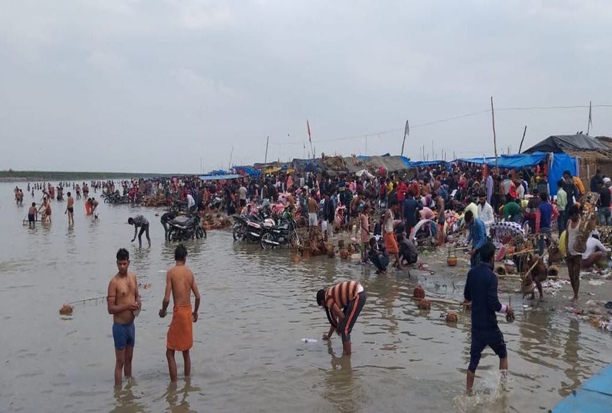 crowd gathering in ganga ghat soron on mahashivratri 2019
