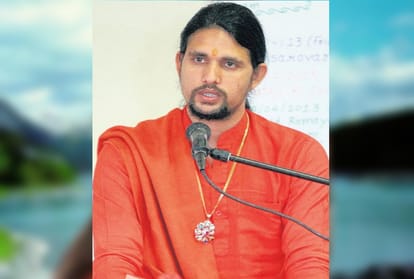 Swami Anand Giri trapped in Mayamoh expelled from Niranjani Arena