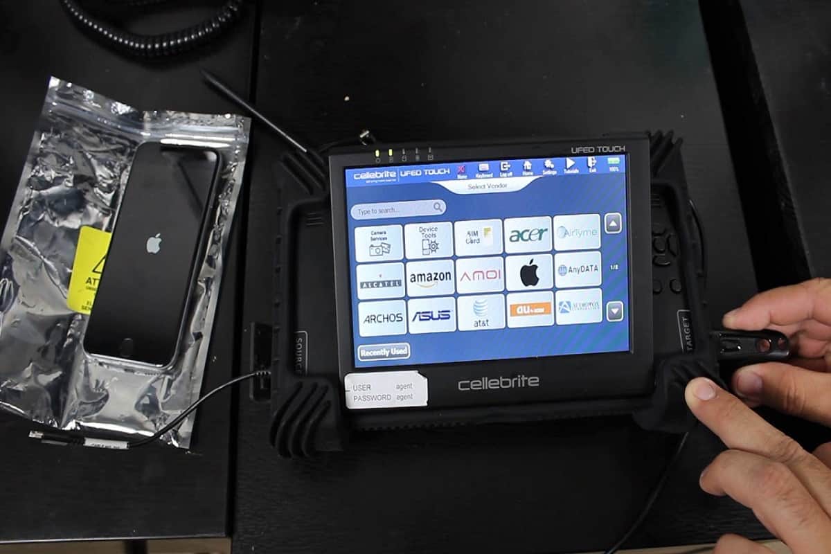 iPhone and Android hacking tool cellebrite UFED used by FBI on sale on eBay at 100 Dollers