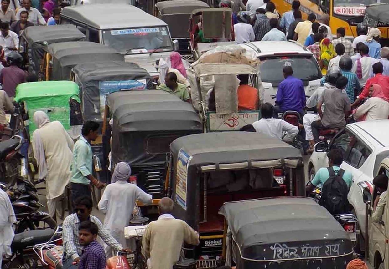 woman gave birth to child in car