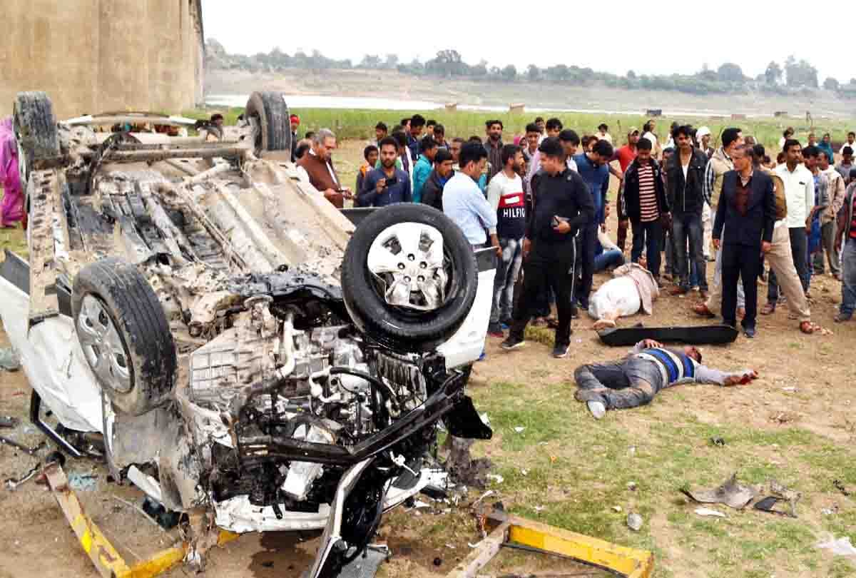 one people died and 4 injured in highway accident