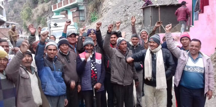 Demonstration done by villagers in Dungra for demand of road