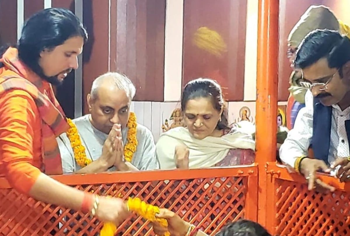 Kumbh Mela 2019: Deputy CM of Gujarat get holy dip in Sangam With wife