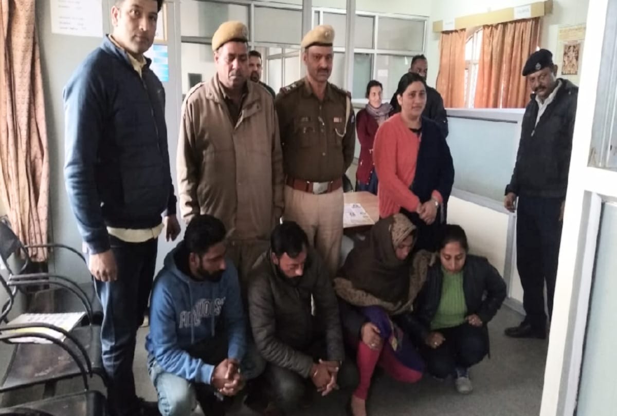 57 thousand fake notes recovered from four people including two women