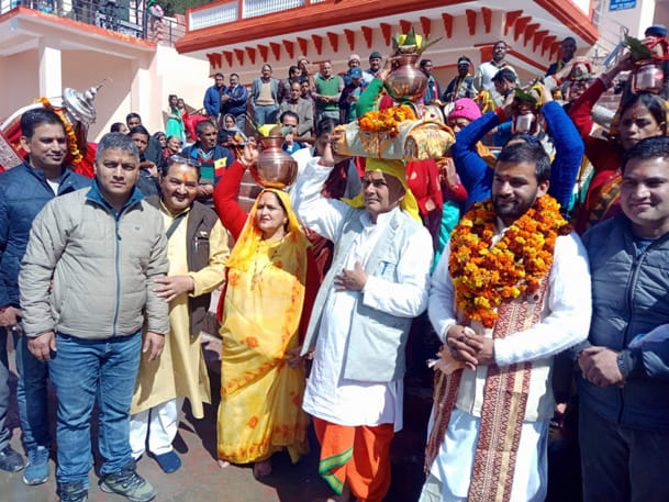 भव्य कलश यात्रा के साथ शुरू हुई श्रीमद् भागवत कथा