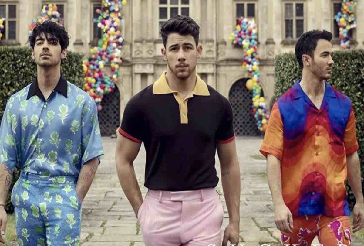 priyanka chopra troll on her bath tub photo from nick jonas new sow song sucker