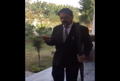 Pakistani man threatening india and goes to war with indians on border video viral