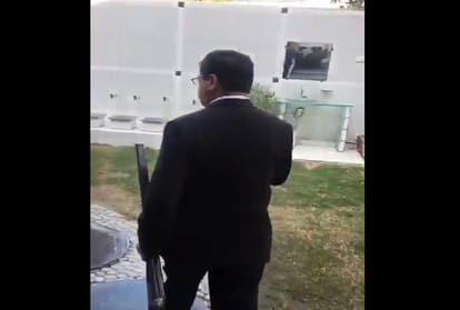 Pakistani man threatening india and goes to war with indians on border video viral